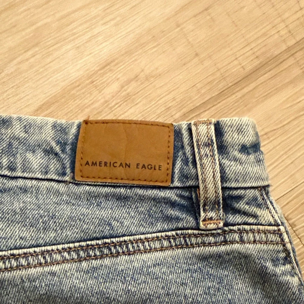 American Eagle Outfitters Light Blue Distressed Straight Leg Jeans - Picture 3 of 4